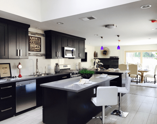 Decoración de cocina oscura