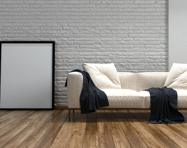 Reforma y decoración de espacio con sillón blanco